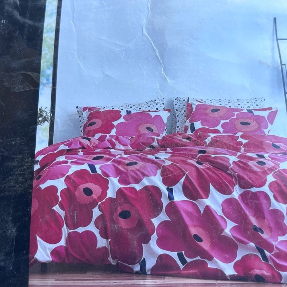 Marimekko Unikko Red Comforter Set - Full - Queen
Cotton, Percale Cotton - Picture 11 of 12